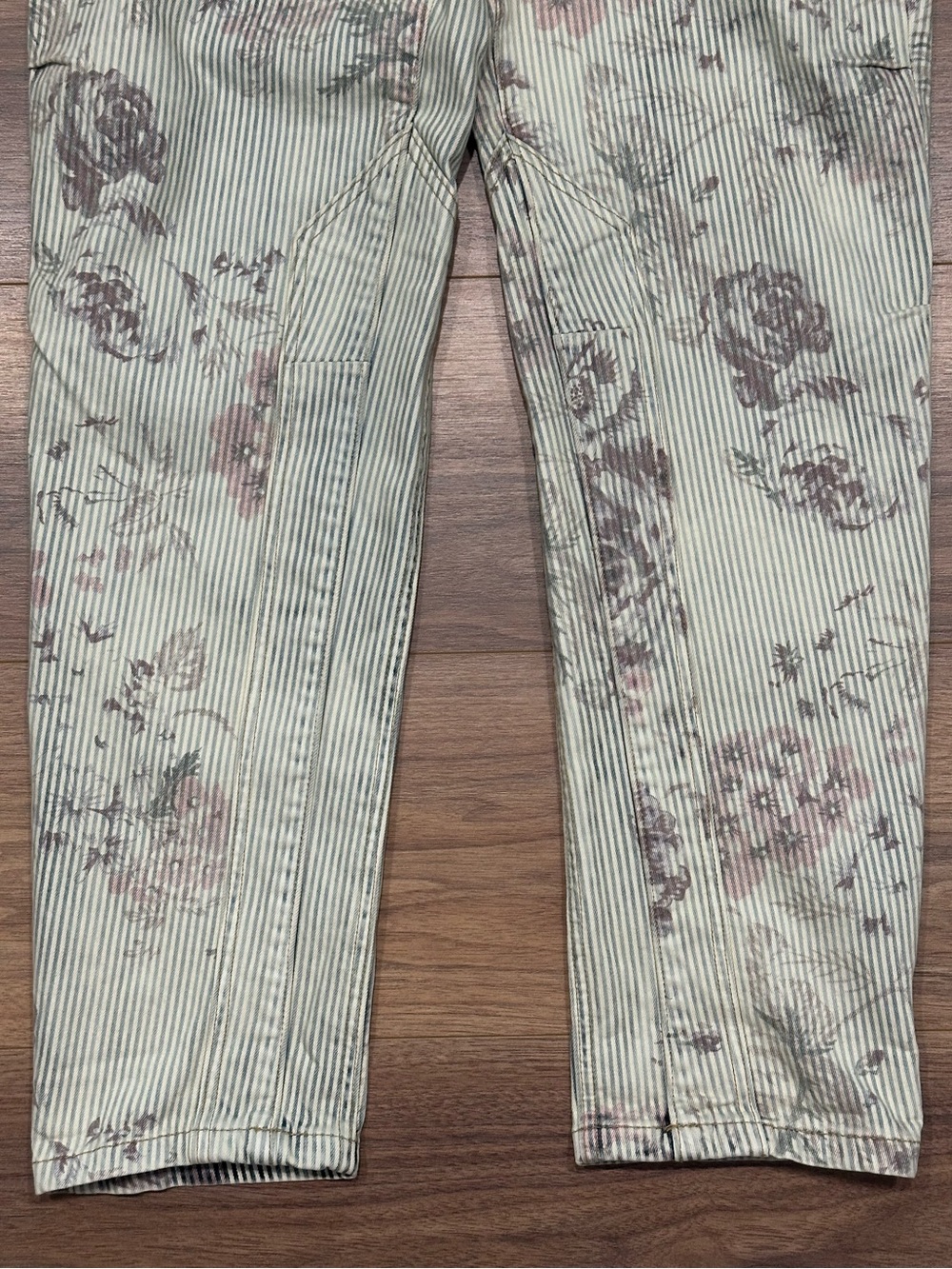 NEW Pilcro The Wanderer Mid-Rise Relaxed-Leg Jeans Stripe with Floral Accent 28T - Picture 5 of 16